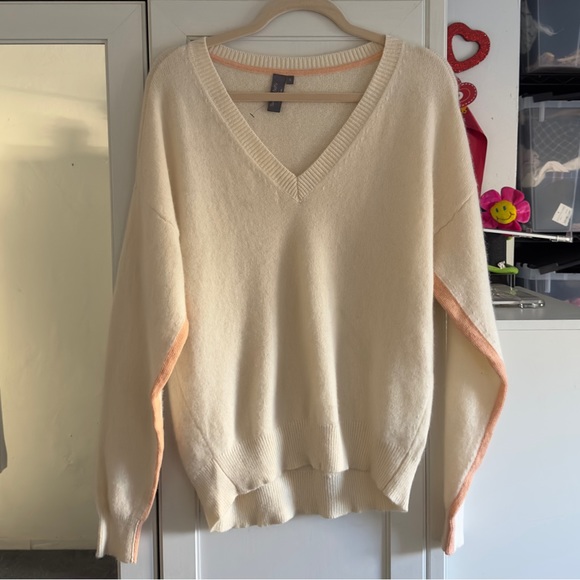 Sweaty Betty Recline Wool V Neck Sweater in Lily White Size Small - Picture 3 of 9